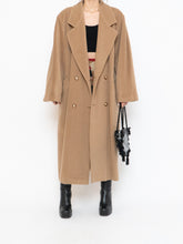 Load image into Gallery viewer, Vintage x Made in Italy x Camel Wool &amp; Cashmere Coat (S-L)