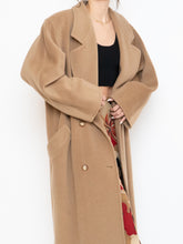 Load image into Gallery viewer, Vintage x Made in Italy x Camel Wool &amp; Cashmere Coat (S-L)