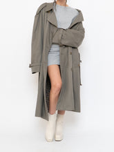 Load image into Gallery viewer, Vintage x Made in Canada x AQUASCUTUM OF LONDON Neutral Trench Coat (S-XL)