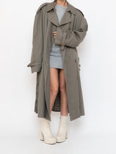 Load image into Gallery viewer, Vintage x Made in Canada x AQUASCUTUM OF LONDON Neutral Trench Coat (S-XL)
