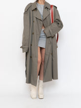 Load image into Gallery viewer, Vintage x Made in Canada x AQUASCUTUM OF LONDON Neutral Trench Coat (S-XL)