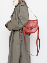 Load image into Gallery viewer, AUNTS &amp; UNCLES x Red Leather Shoulder Purse