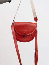 Load image into Gallery viewer, AUNTS &amp; UNCLES x Red Leather Shoulder Purse