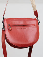 Load image into Gallery viewer, AUNTS &amp; UNCLES x Red Leather Shoulder Purse