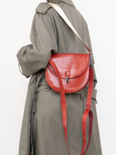 Load image into Gallery viewer, AUNTS &amp; UNCLES x Red Leather Shoulder Purse