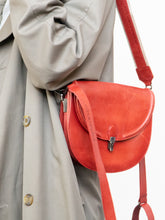 Load image into Gallery viewer, AUNTS &amp; UNCLES x Red Leather Shoulder Purse