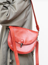 Load image into Gallery viewer, AUNTS &amp; UNCLES x Red Leather Shoulder Purse