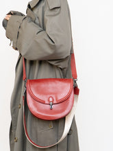 Load image into Gallery viewer, AUNTS &amp; UNCLES x Red Leather Shoulder Purse