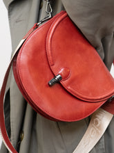 Load image into Gallery viewer, AUNTS &amp; UNCLES x Red Leather Shoulder Purse