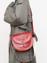 Load image into Gallery viewer, AUNTS &amp; UNCLES x Red Leather Shoulder Purse