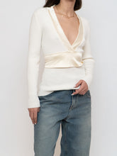 Load image into Gallery viewer, Vintage x Made in Hong Kong x Cream Silk Knit Wrap Sweater (M)