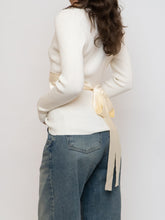 Load image into Gallery viewer, Vintage x Made in Hong Kong x Cream Silk Knit Wrap Sweater (M)