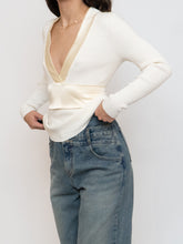 Load image into Gallery viewer, Vintage x Made in Hong Kong x Cream Silk Knit Wrap Sweater (M)