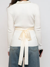 Load image into Gallery viewer, Vintage x Made in Hong Kong x Cream Silk Knit Wrap Sweater (M)