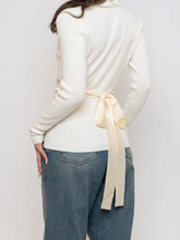 Load image into Gallery viewer, Vintage x Made in Hong Kong x Cream Silk Knit Wrap Sweater (M)
