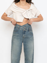 Load image into Gallery viewer, Vintage x Cream Satin Cropped Bow Top (XS-M)