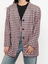 Load image into Gallery viewer, Vintage x Made in Canada x Soft Wool-Blend Pink Houndstooth Blazer (XS-L)