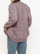 Load image into Gallery viewer, Vintage x Made in Canada x Soft Wool-Blend Pink Houndstooth Blazer (XS-L)
