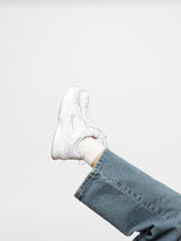 Load image into Gallery viewer, Vintage x NIKE White &amp; Pink Sneakers (7-8)