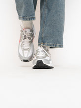 Load image into Gallery viewer, NIKE x White &amp; Pink Initiator Sneakers (8-9W)