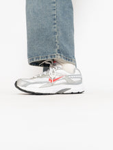 Load image into Gallery viewer, NIKE x White &amp; Pink Initiator Sneakers (8-9W)