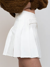 Load image into Gallery viewer, Deadstock x Modern White Pleated Mini Skort (XXS, XS)