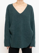 Load image into Gallery viewer, EILEEN FISHER x Cashmere And Silk Sweater (M)