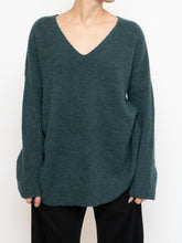 Load image into Gallery viewer, EILEEN FISHER x Cashmere And Silk Sweater (M)