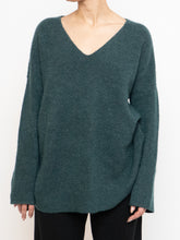 Load image into Gallery viewer, EILEEN FISHER x Cashmere And Silk Sweater (M)
