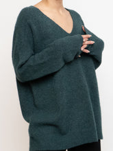 Load image into Gallery viewer, EILEEN FISHER x Cashmere And Silk Sweater (M)