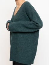 Load image into Gallery viewer, EILEEN FISHER x Cashmere And Silk Sweater (M)