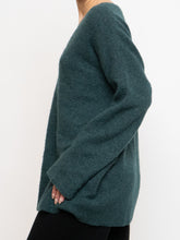 Load image into Gallery viewer, EILEEN FISHER x Cashmere And Silk Sweater (M)