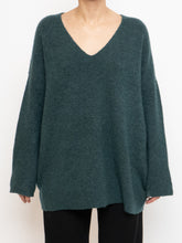 Load image into Gallery viewer, EILEEN FISHER x Cashmere And Silk Sweater (M)