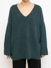 Load image into Gallery viewer, EILEEN FISHER x Cashmere And Silk Sweater (M)