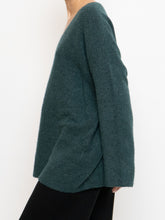 Load image into Gallery viewer, EILEEN FISHER x Cashmere And Silk Sweater (M)