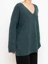 Load image into Gallery viewer, EILEEN FISHER x Cashmere And Silk Sweater (M)