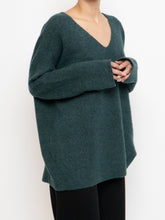 Load image into Gallery viewer, EILEEN FISHER x Cashmere And Silk Sweater (M)