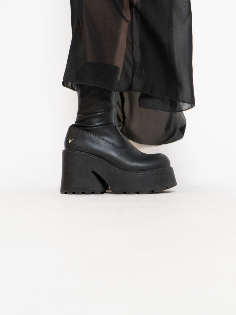 WINDSORSMITH x Black Leather Platform Boot (9)