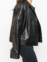 Load image into Gallery viewer, Vintage x Made in Turkey x BANANA REPUBLIC Black Cropped Leather Jacket (XS-M)
