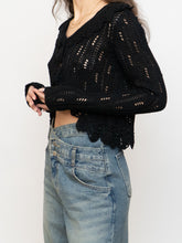 Load image into Gallery viewer, Vintage x Black Cropped Knit Button Up Cardigan (XS-M)