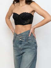 Load image into Gallery viewer, Vintage x Made in Canada x Black Strapless Lace Bra (34B, XS, S)