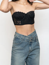 Load image into Gallery viewer, Vintage x Made in Canada x Black Strapless Lace Bra (34B, XS, S)