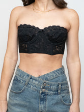 Load image into Gallery viewer, Vintage x Made in Canada x Black Strapless Lace Bra (34B, XS, S)