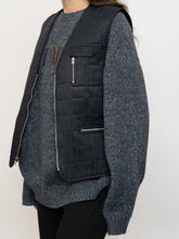 Load image into Gallery viewer, Vintage x Black Lightweight Quilted Vest (XS-M)
