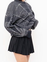 Load image into Gallery viewer, Vintage x Made in Italy x Grey Patterned Sweater (XS-L)