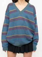 Load image into Gallery viewer, Vintage x Made in Italy x Teal V-Neck Patterned Houndstooth Sweater (XS-L)