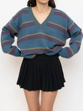 Load image into Gallery viewer, Vintage x Made in Italy x Teal V-Neck Patterned Houndstooth Sweater (XS-L)