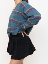 Load image into Gallery viewer, Vintage x Made in Italy x Teal V-Neck Patterned Houndstooth Sweater (XS-L)