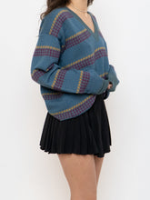 Load image into Gallery viewer, Vintage x Made in Italy x Teal V-Neck Patterned Houndstooth Sweater (XS-L)