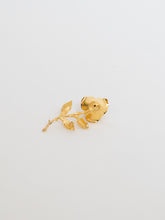 Load image into Gallery viewer, Vintage x Gold Flat Rose Broach